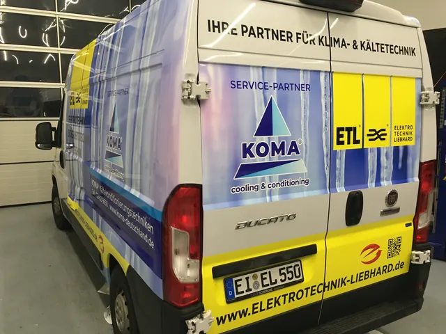 Detail einer vollflächigen Fahrzeugfolierung für Elektrotechnik Lienhard